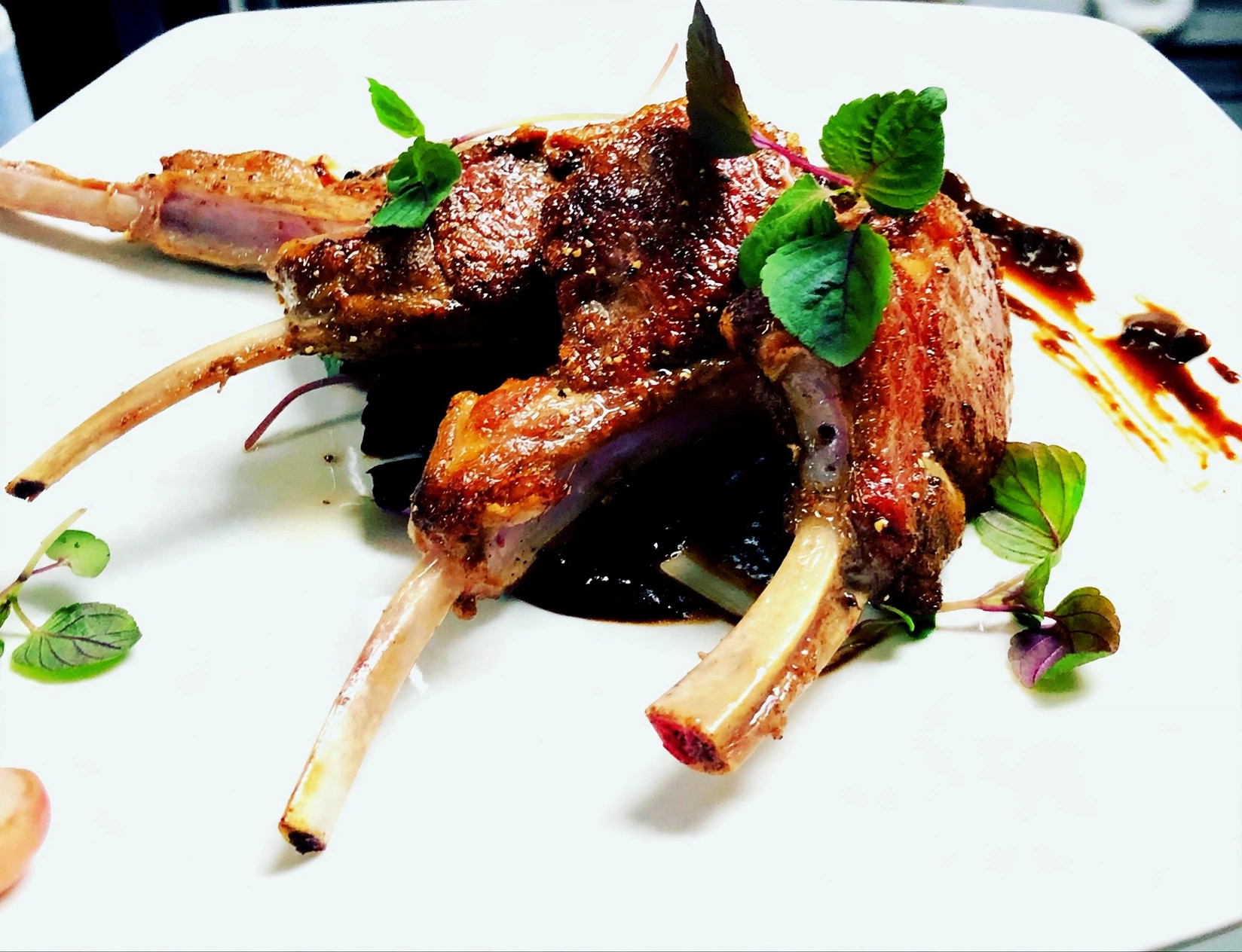 Lamb chops with mint and pan sauce
